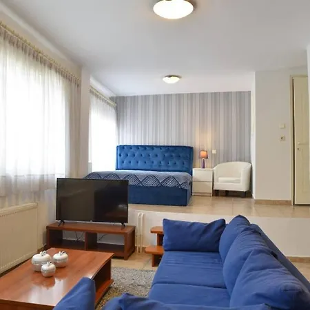 A Modern Bright In The Center Of Appartement